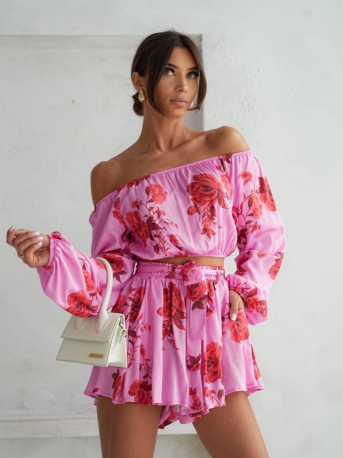 Komplet damski  wiskoza bluzka Hiszpanka oraz rozkloszowane spodenki Costa Satyna Czerwone Róże