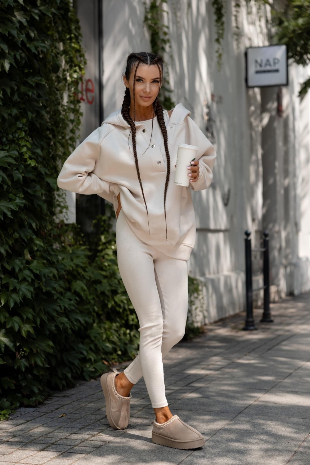 Komplet dres   3 częściowy bluza ocieplane z napami , legginsy prążek oraz top  Cotts Jasny Beż 