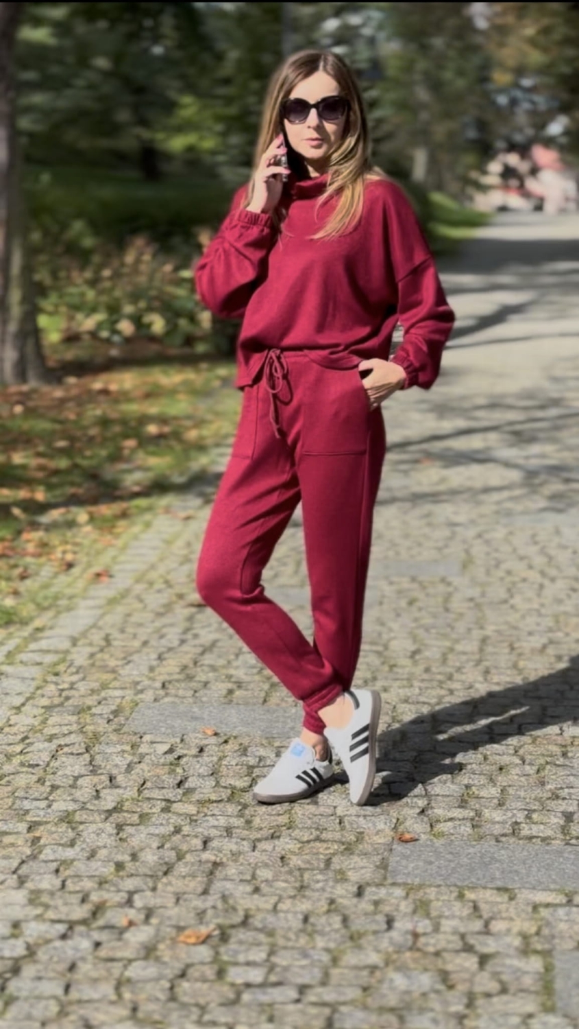 Komplet dzianinowy 2 w1  bluza oversize  oraz  spodnie Kira   w kolorze  Bordo  By Mia 