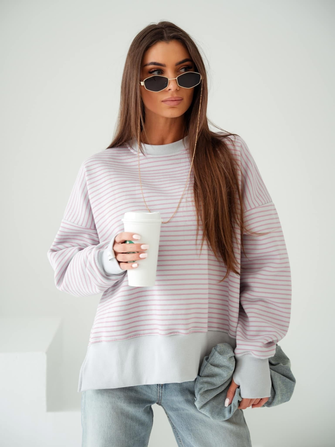 Bluza ocieplana z wycięciem na kciuk  paski bez kaptura rozcięcia po bokach MORE Szary Róż 