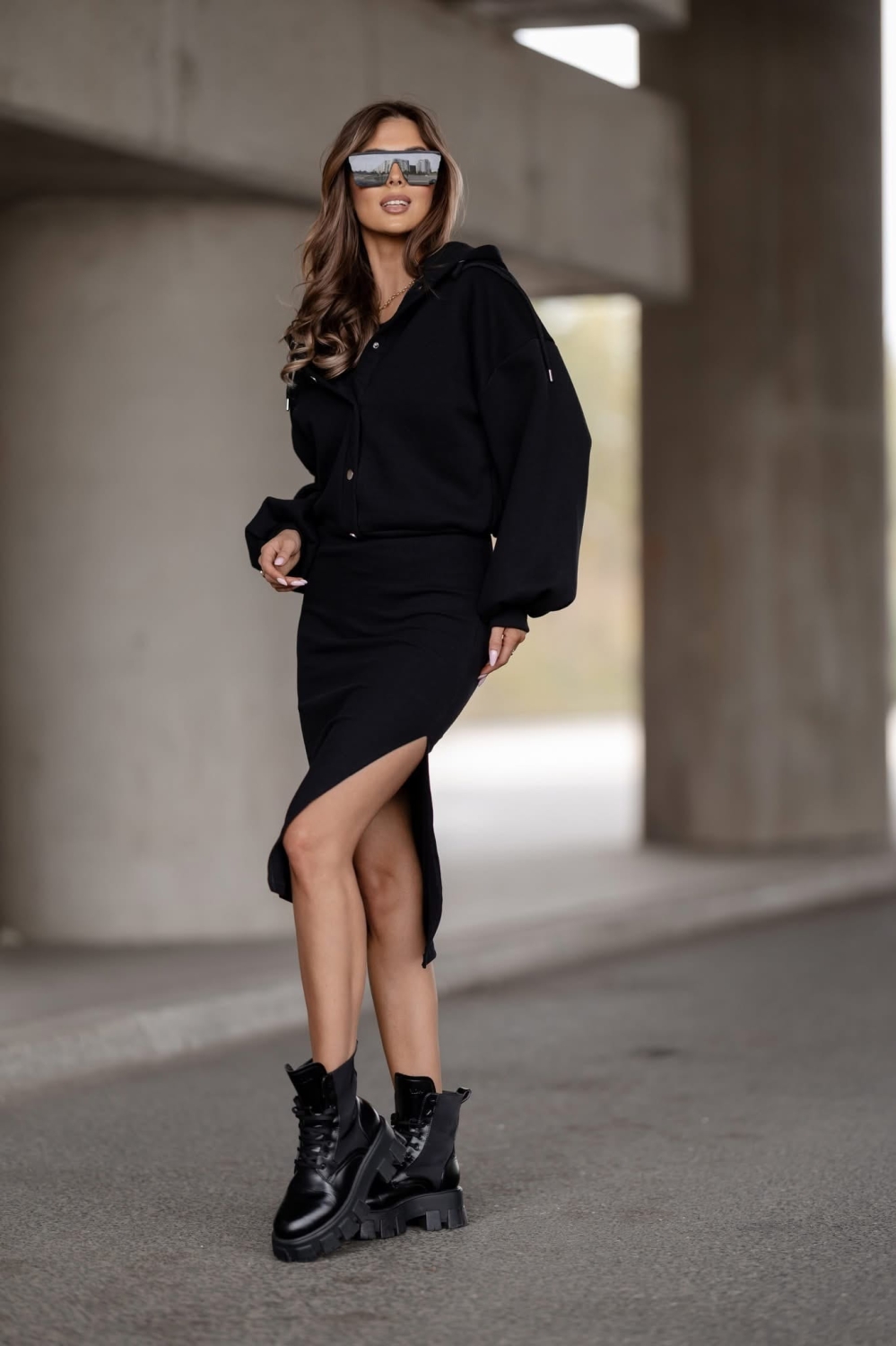 Komplet sukienka prążek  bluza oversize Lili  Czarny 