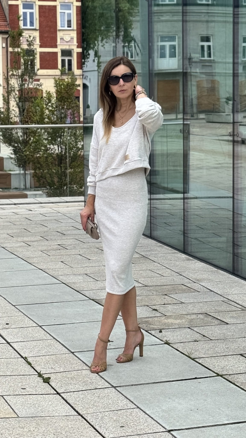 Komplet sukienka prążek  bluza oversize Lili  Melanż Beż 