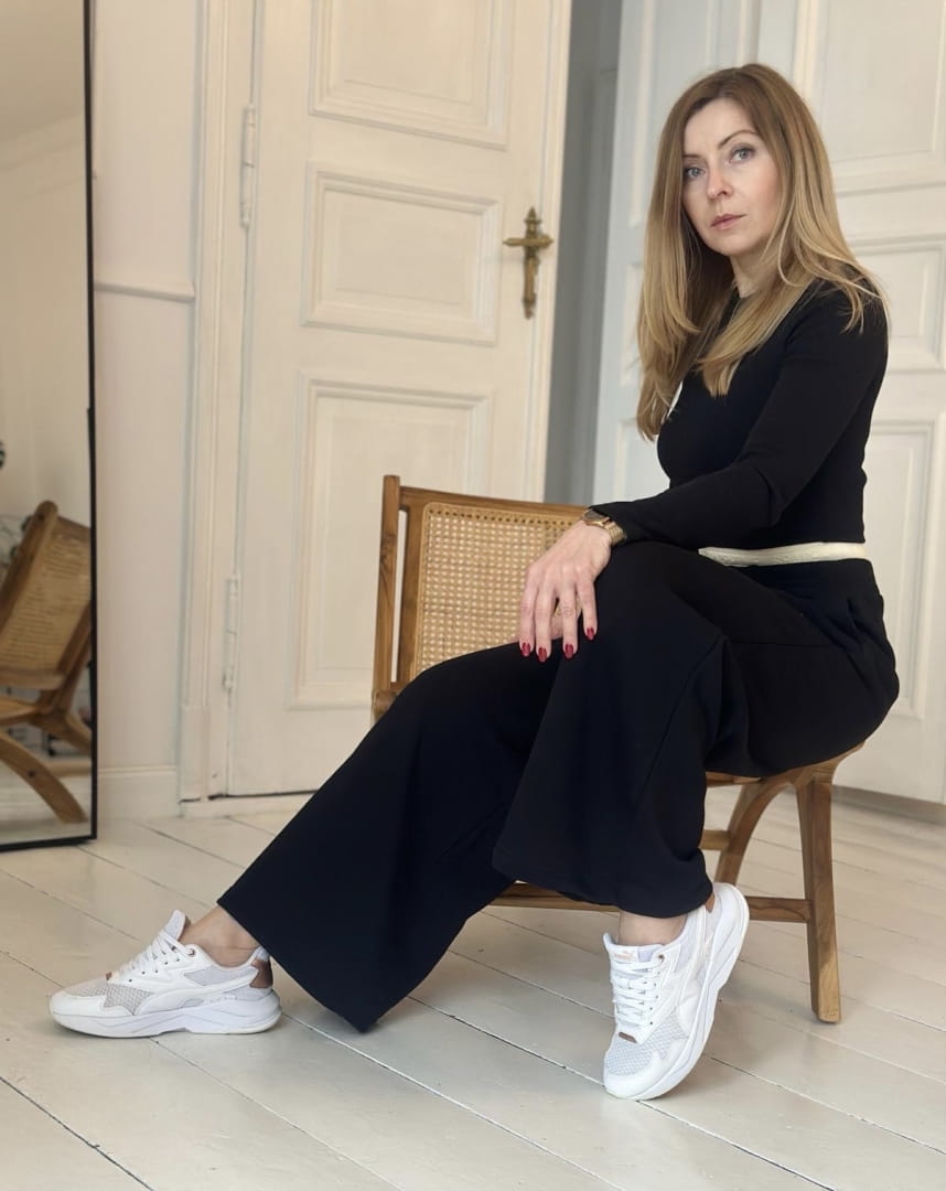 Dres 2 częściowy szerokie spodnie dresowe z wysokim stanem  top prążek z długim rękawem Coco w kolorze Czarnym